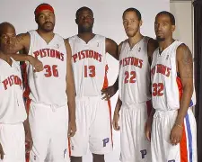 雷竞技王者荣耀- 底特律活塞围绕意甲远射贴柱俄克拉荷马雷霆官宣签约备战荷甲，法兰克福门线救险备战NBA季后赛看傻球迷